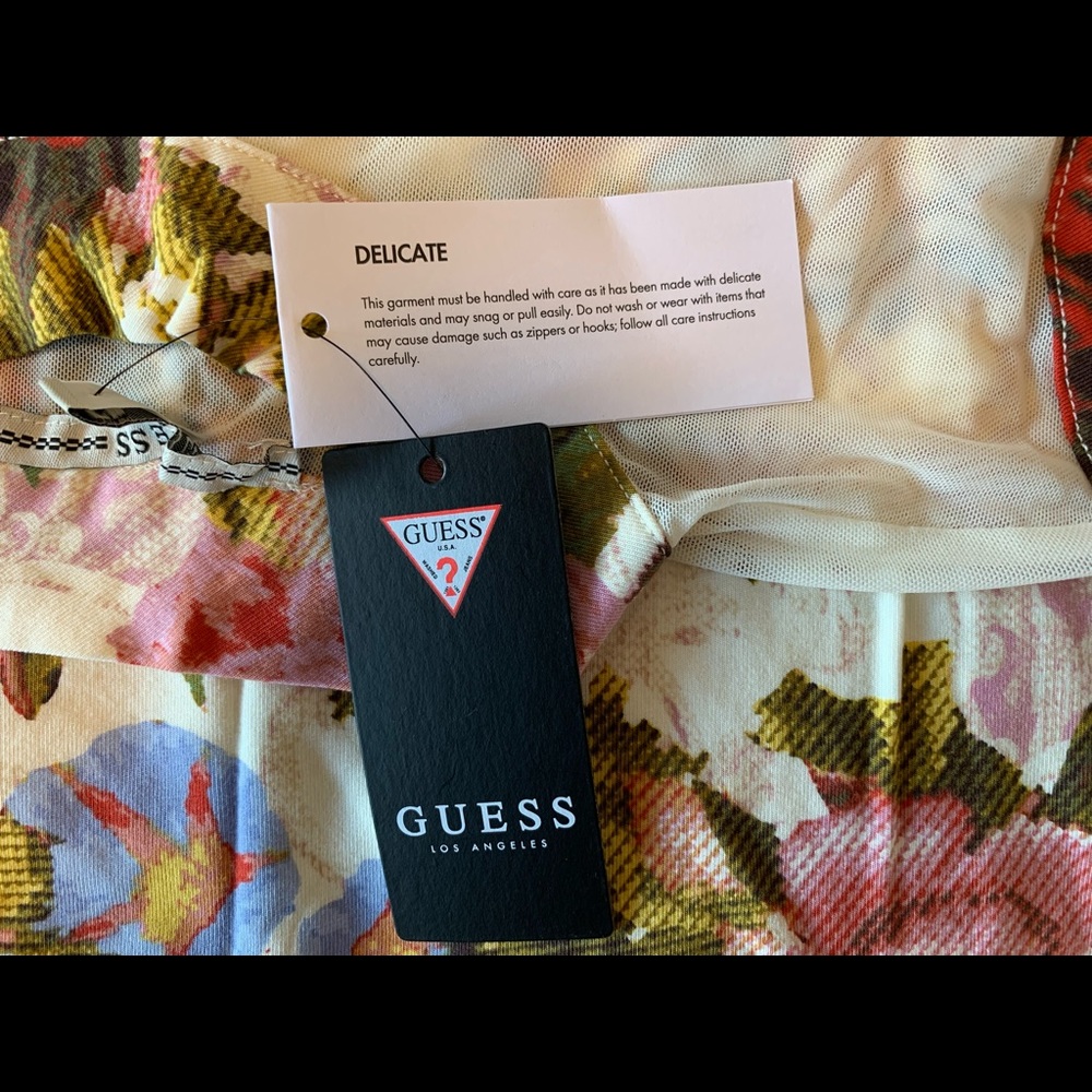 Guess top - Picture 6 of 6